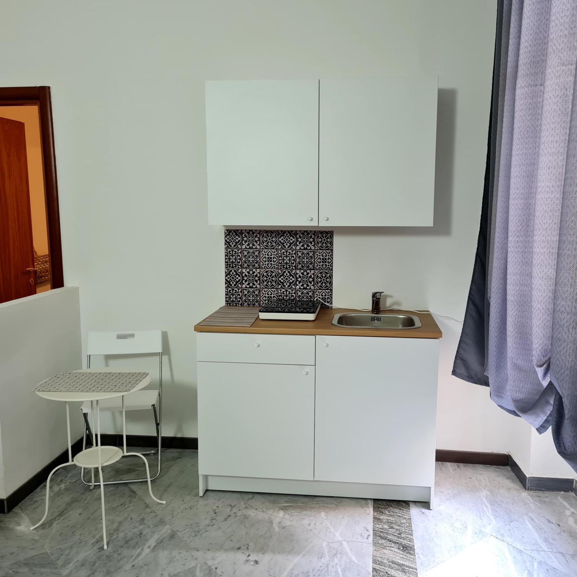 Le Ginestre In Centro Panzió Salerno Szoba fotó